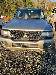#33 Mitsubishi Montero